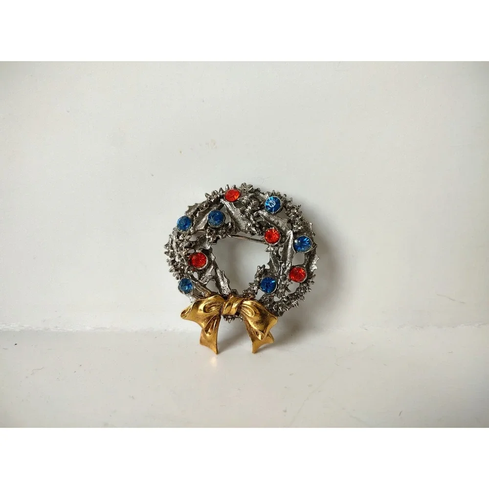 Vintage pin brooch Art Arthur Pepper Christmas wreath
